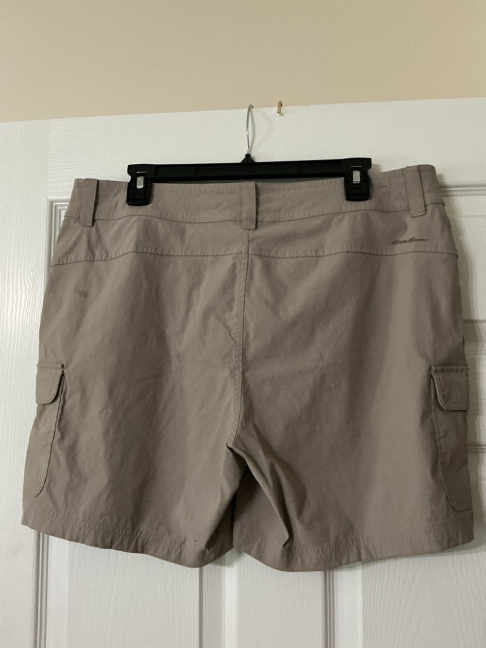 Eddie Bauer Women's Cargo Shorts in Taupe - Picture 3 of 4